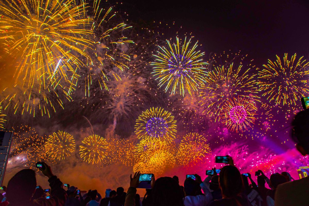 fireworks, fireworks in abu dhabi, fireworks in abu dhabi 2024, new years eve, new years eve 2024, new year day, new year event 2024, new years eve 2024 fireworks, New year's eve fireworks in Abu Dhabi 2023