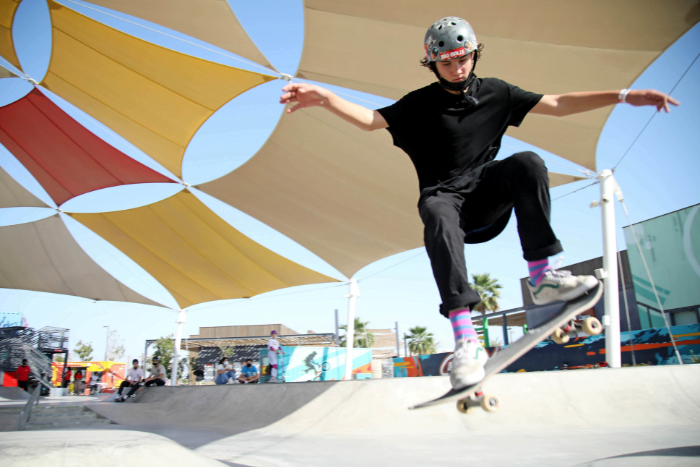 Sakteboarding in Abu Dhabi at Al hudayriat Island Circuit X