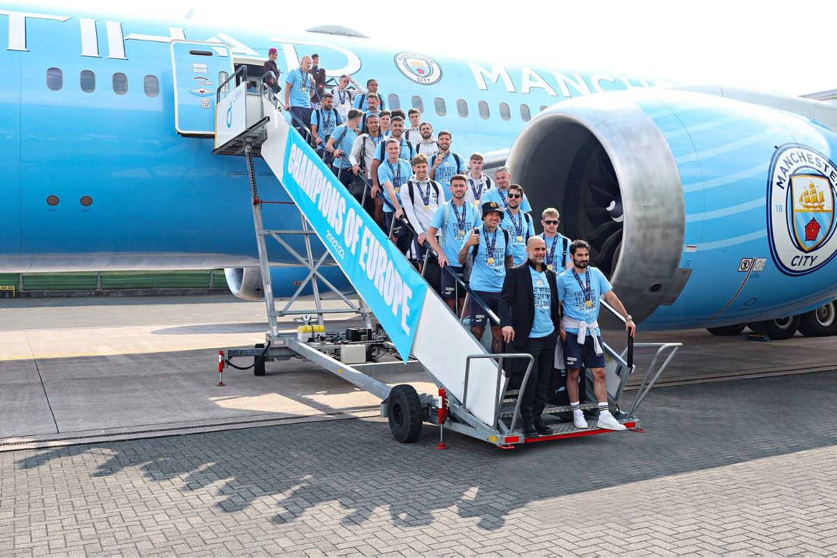 Manchester City flies with Etihad Airways