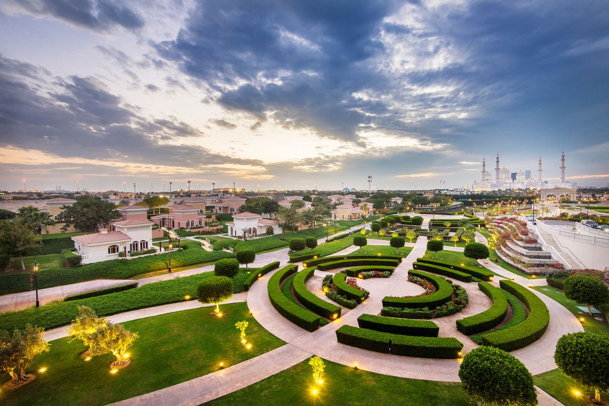 Olive Garden green vertical farm at The Ritz-Carlton Abu Dhabi, Grand Canal