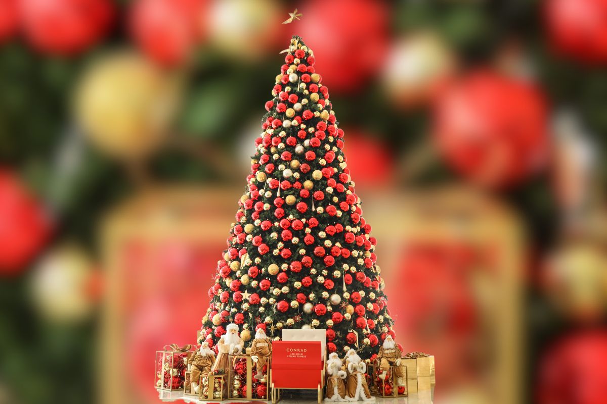 Christmas in Abu Dhabi 2023, Christmas Tree in Conrad