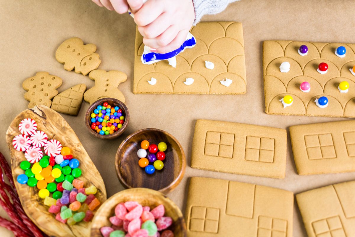 Gingerbread house workshop, gingerbread house workshop in abu dhabi, gingerbread workshop abu dhabi 2023