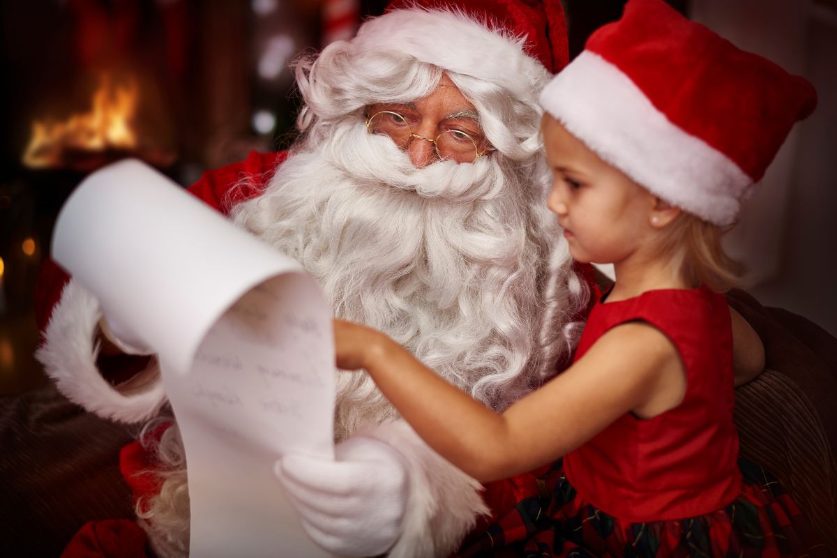 Santa Claus, Christmas, Christmas 2023, Christmas in Abu Dhabi 2023, Abu Dhabi winter, abu dhabi winter 2023, abu dhabi winter wonderland, where to see santa, where to see santa in abu dhabi, where to see santa in abu dhabi 2023