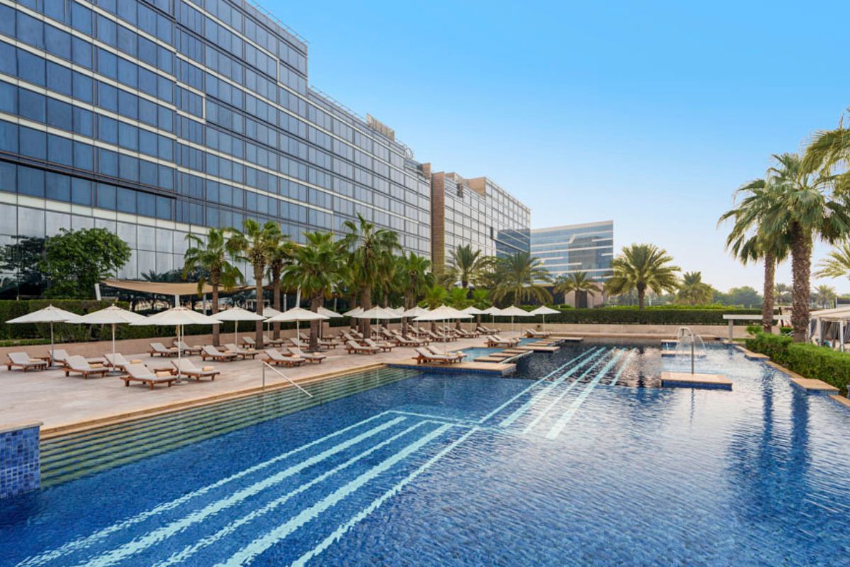 Fairmont Bab Al Bahr pool, best pool day pass offers abu dhabi, swimming pools in Abu Dhabi