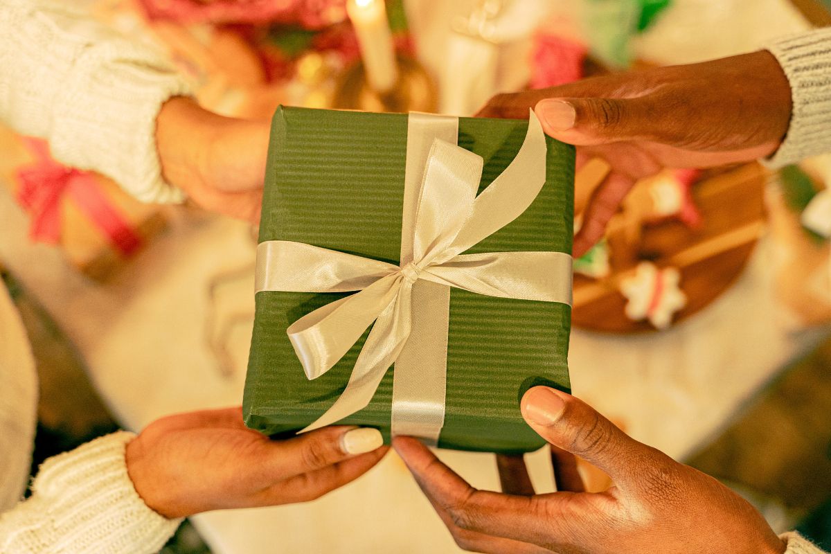 gifting idea, gifting ideas abu dhabi, gifting ideas, where to buy good gifts, where to buy good gifts for festive season, good gifts to give, what to buy for family, what to buy for colleagues, what to buy for friends