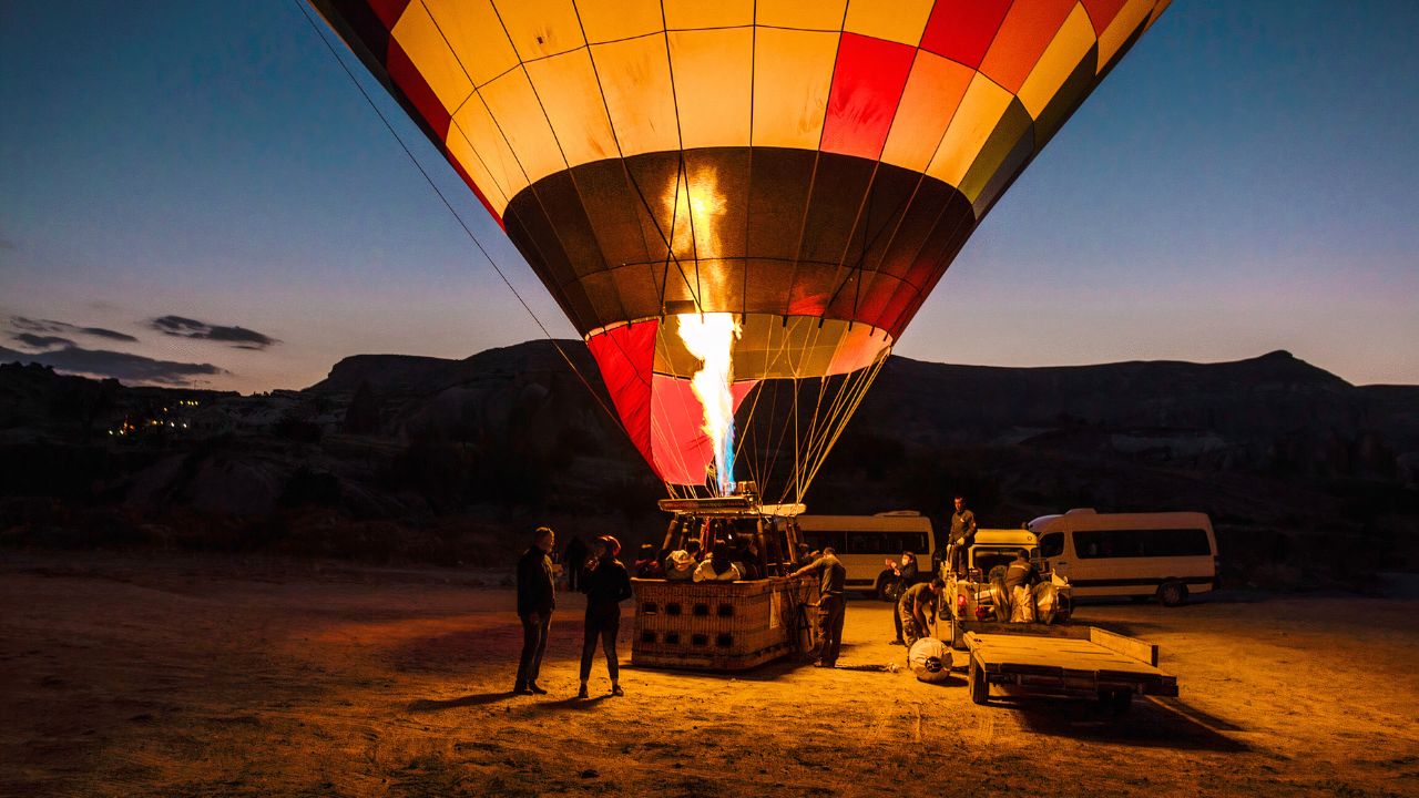 hot air balloon valentines day in Abu Dhabi