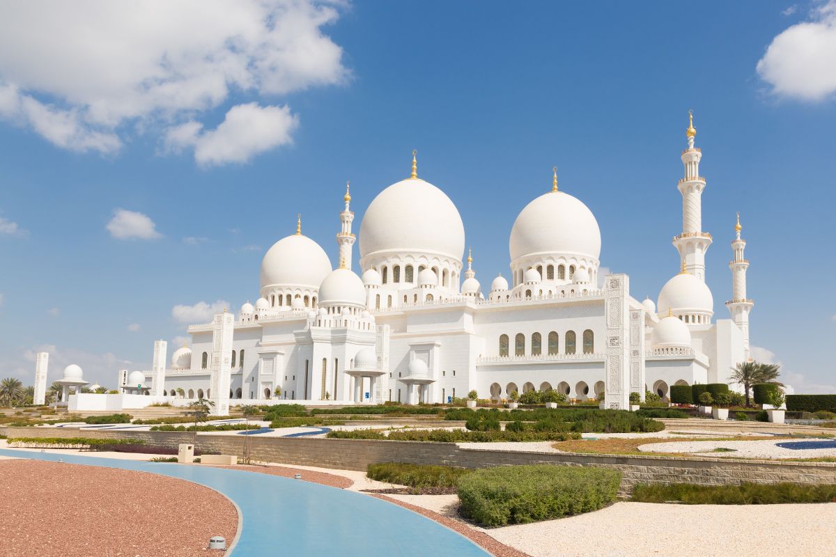 sheikh zayed grand mosque, best things to do in Abu Dhabi, places to visit in Abu Dhabi, attractions in Abu Dhabi