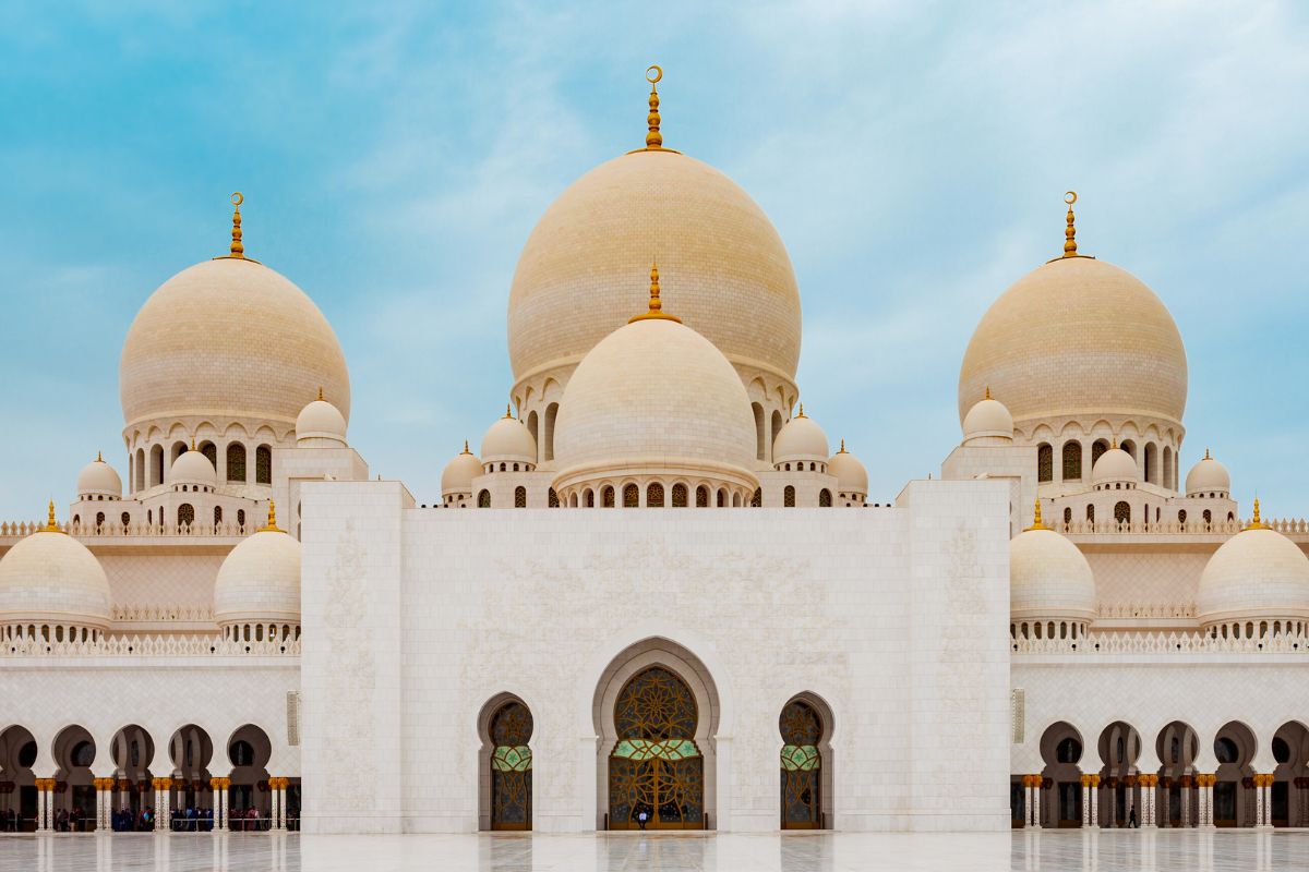 Sheikh Zayed Grand Mosque in Abu Dhabi, places to go and things to do this week to plan for the upcoming Eid Al Adha weekend