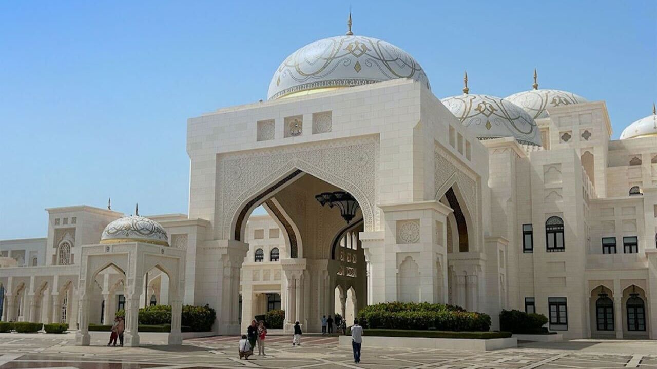 qasr al watan exterior