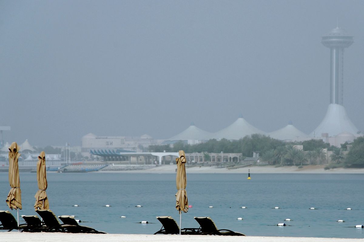 Corniche Abu Dhabi beach