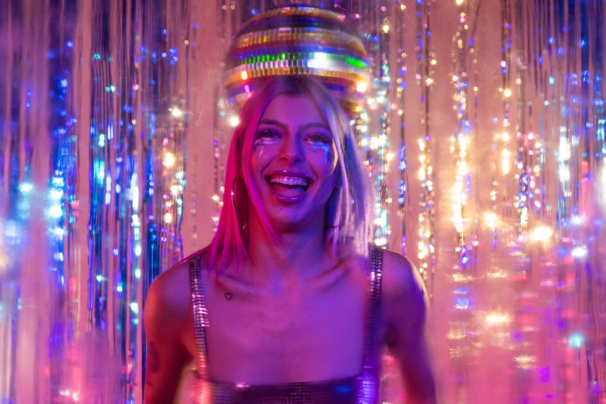 A lady with a disco background enjoying the happy hour in Abu Dhabi