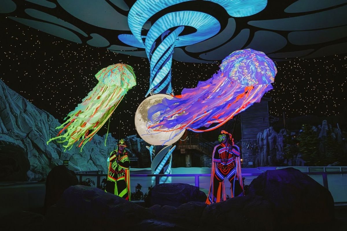 SeaWorld Yas Island Abu Dhabi Electric Ocean Festival this August featuring an illuminated jellyfish