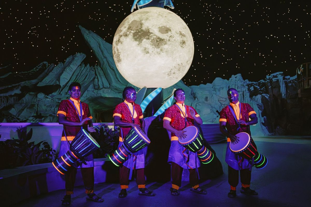 SeaWorld Yas Island Abu Dhabi Electric Ocean Festival this August featuring an illuminating moon with glow in the dark drummers