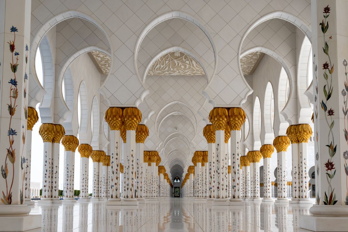 Modern Islamic architectural design of the Sheikh Zayed Grand Mosque in Abu Dhabi