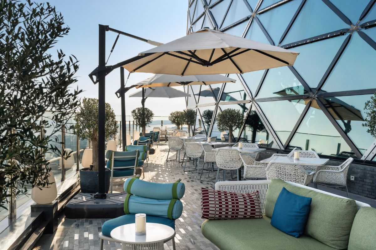 Andaz Capital Gate Abu Dhabi 18 Degrees terrace outdoor seating