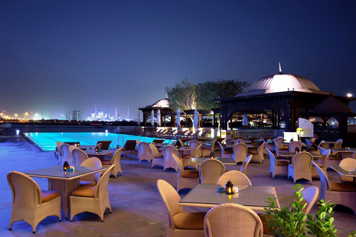 Shangri-La Qaryat Al Beri outdoor seating overlooking Sheikh Zayed Grand Mosque