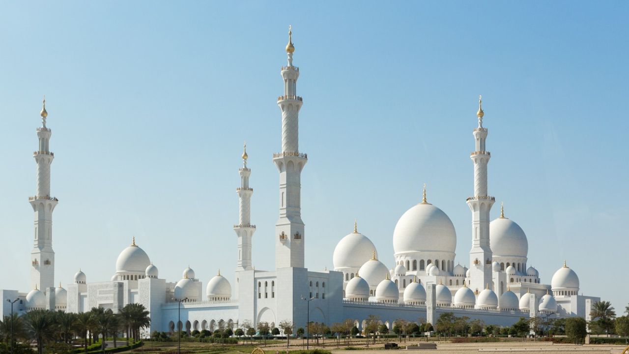 sheikh zayed grand mosque exterior