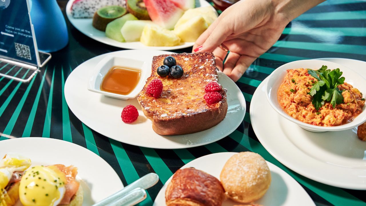 cyan brasserie andaz capital gate breakfast offers