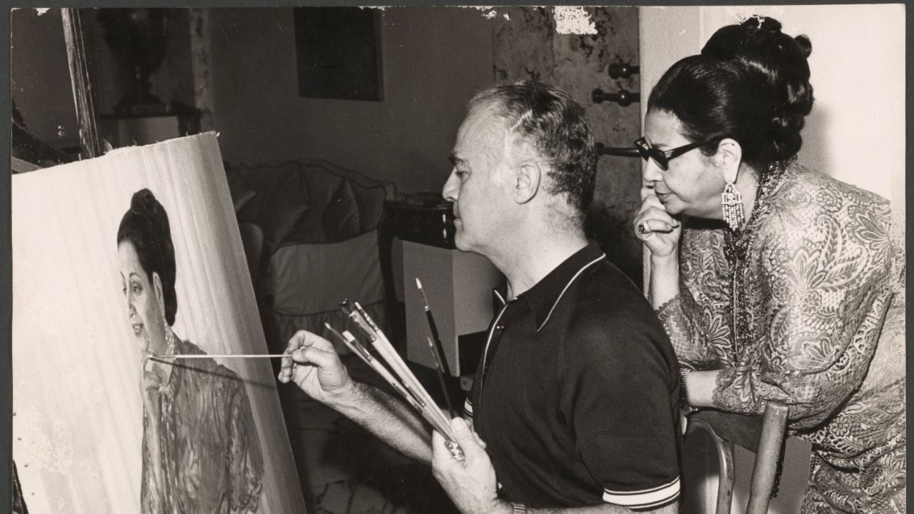 Umm Kulthum (1898-1975) watching Egyptian Artist Salah Taher (1911-2007) paint her portrait, Cairo. From the Salah Taher Collection, Arab Art Archive, al Mawrid Arab Center for the Study of Art, New York University Abu Dhabi.