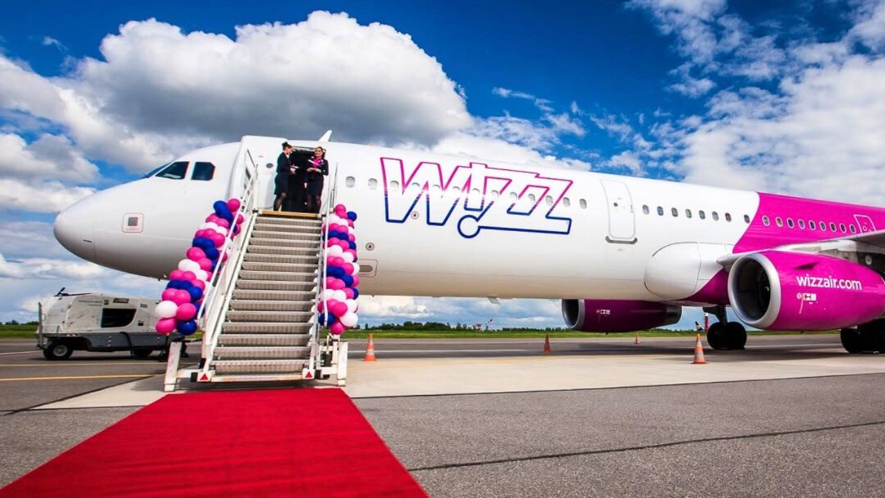 wizz air airplane