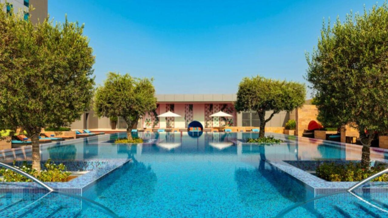 aloft abu dhabi pool