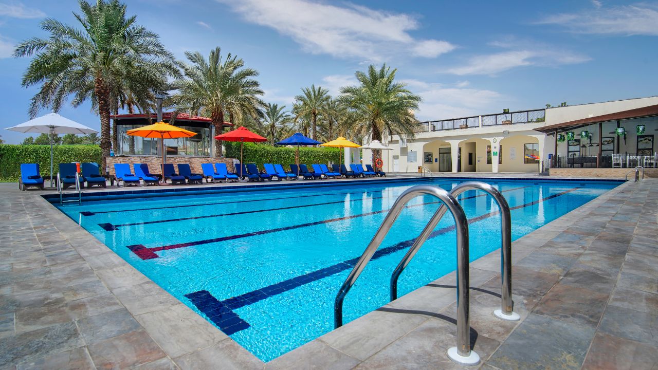 radisson blu al ain pool