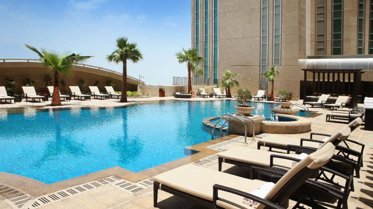 sofitel corniche abu dhabi pool