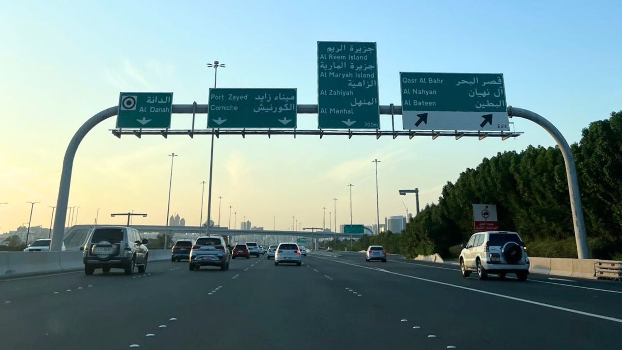 abu dhabi roads Abu dhabi road and cars