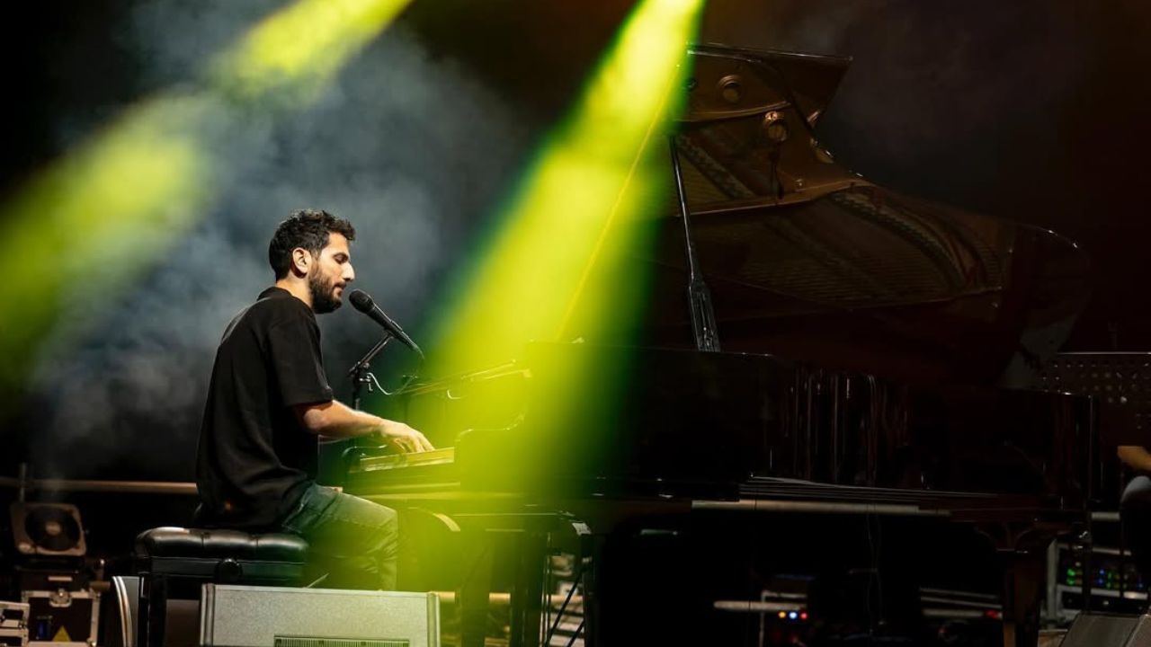 faraj suleiman performing at the red theater at nyu abu dhabi