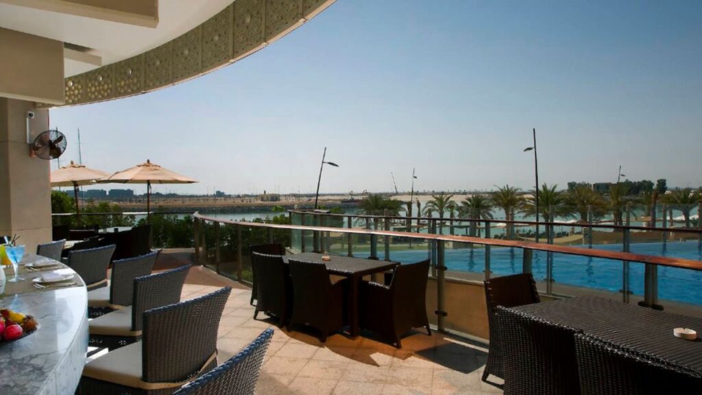 Loop Beach Restaurant