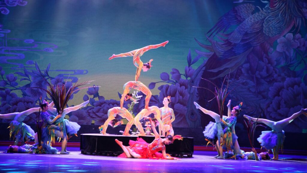 Dezhou Acrobatic Troupe live in Abu Dhabi