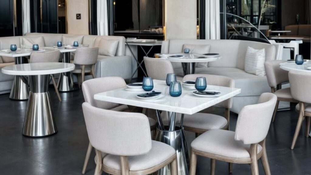 Les Dangereux exterior dining