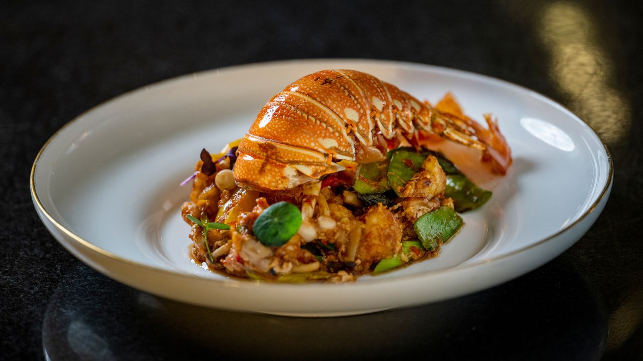 The Ritz-Carlton Abu Dhabi, Grand Canal Li Jiang Lounge lobster