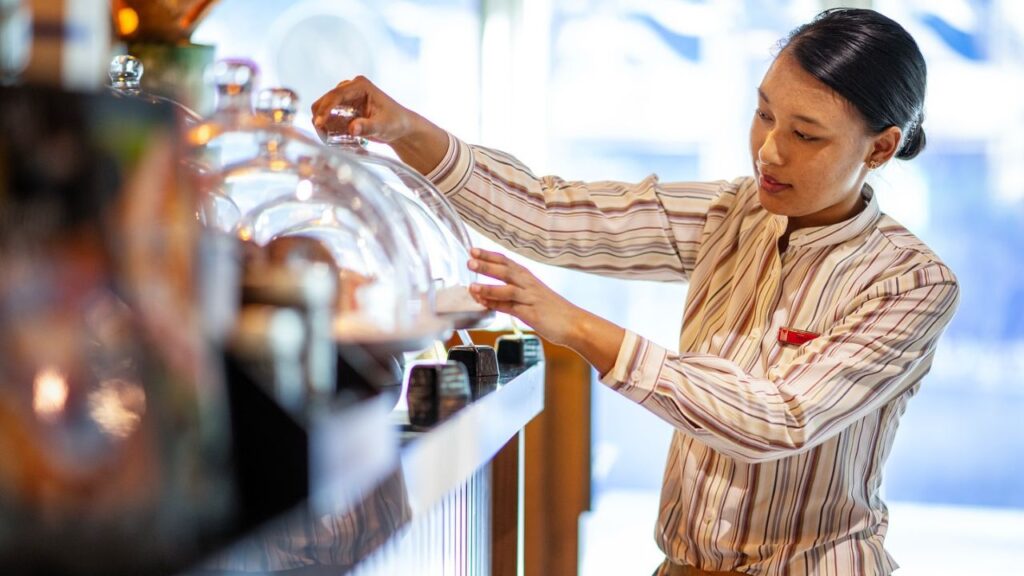 grand millennium al wahda hiotel 90 centigrade cafe