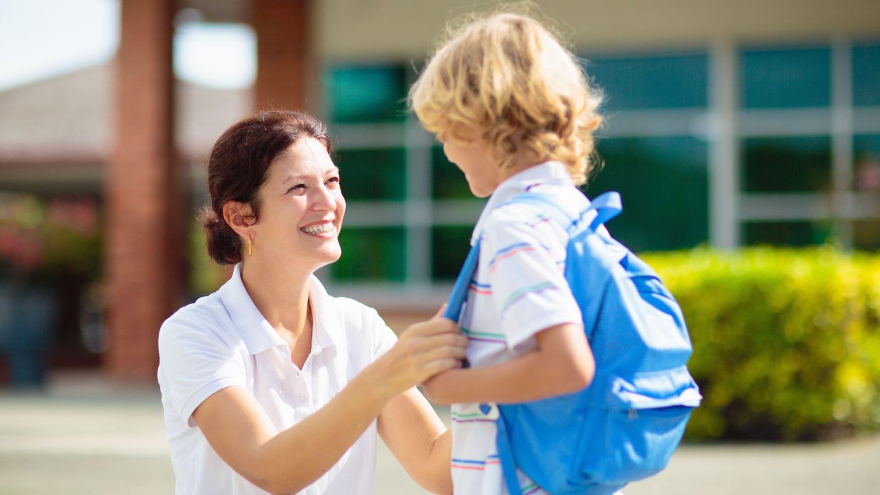 mom and child school drop off