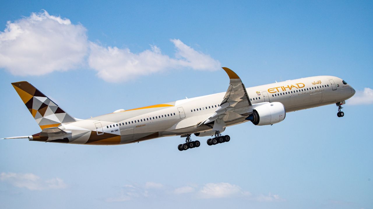 etihad plane etihad airways airplane