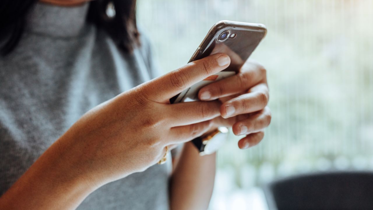 phone lady holding her phone