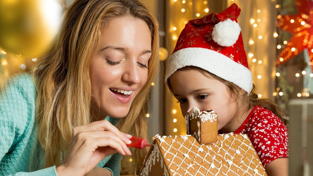 saadiyat rotana resort & villa festive gingerbread house decorating