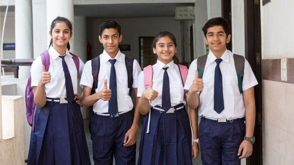 indian students thumbs up
