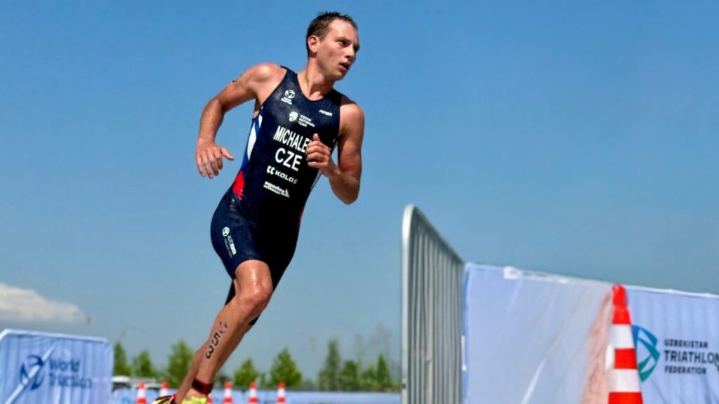 triathlon athlete running