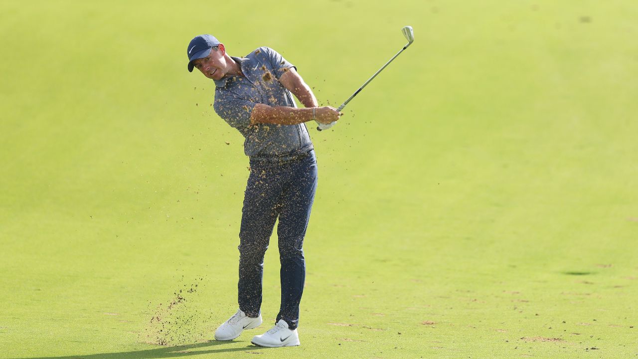 rory mcllroy playing golf