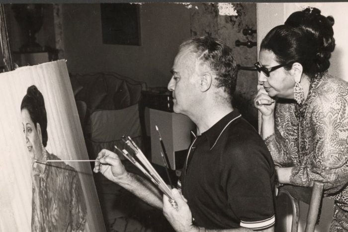 Umm Kulthum (1898-1975) watching Egyptian Artist Salah Taher (1911-2007) paint her portrait, Cairo. From the Salah Taher Collection, Arab Art Archive, al Mawrid Arab Center for the Study of Art, New York University Abu Dhabi.